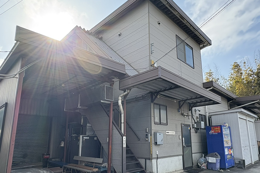 充実した設備と清潔な工場環境